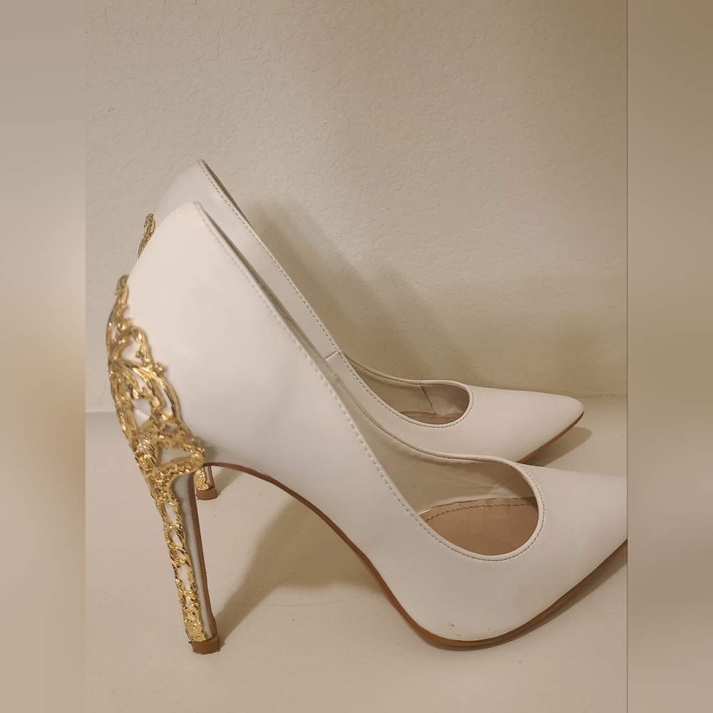 Shoe Dazzle White Heels with Gold Accents - Picture 5 of 7